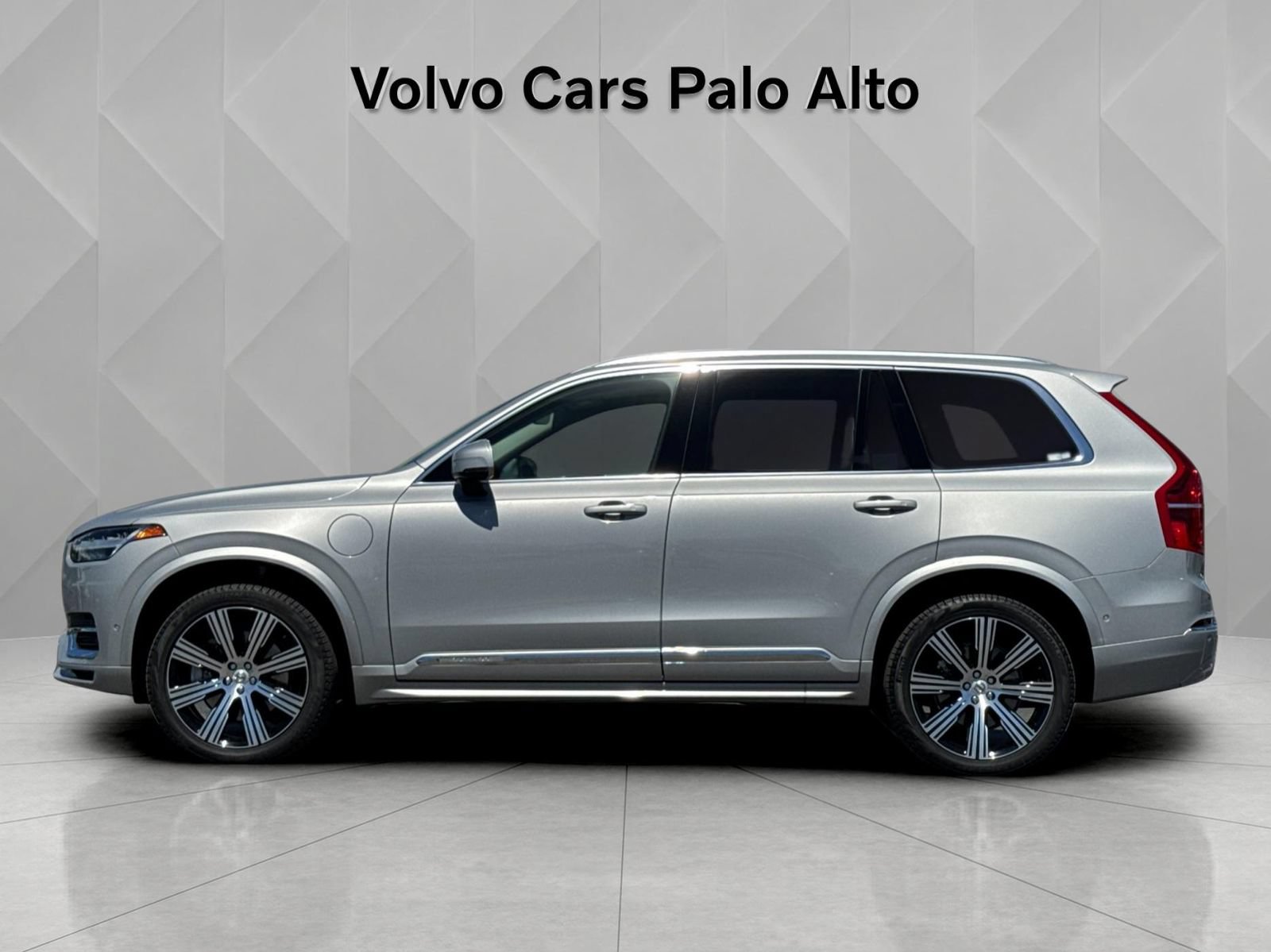 Certified 2024 Volvo XC90 T8 Plus w/ Protection Package Premier AWD/4WD image 7