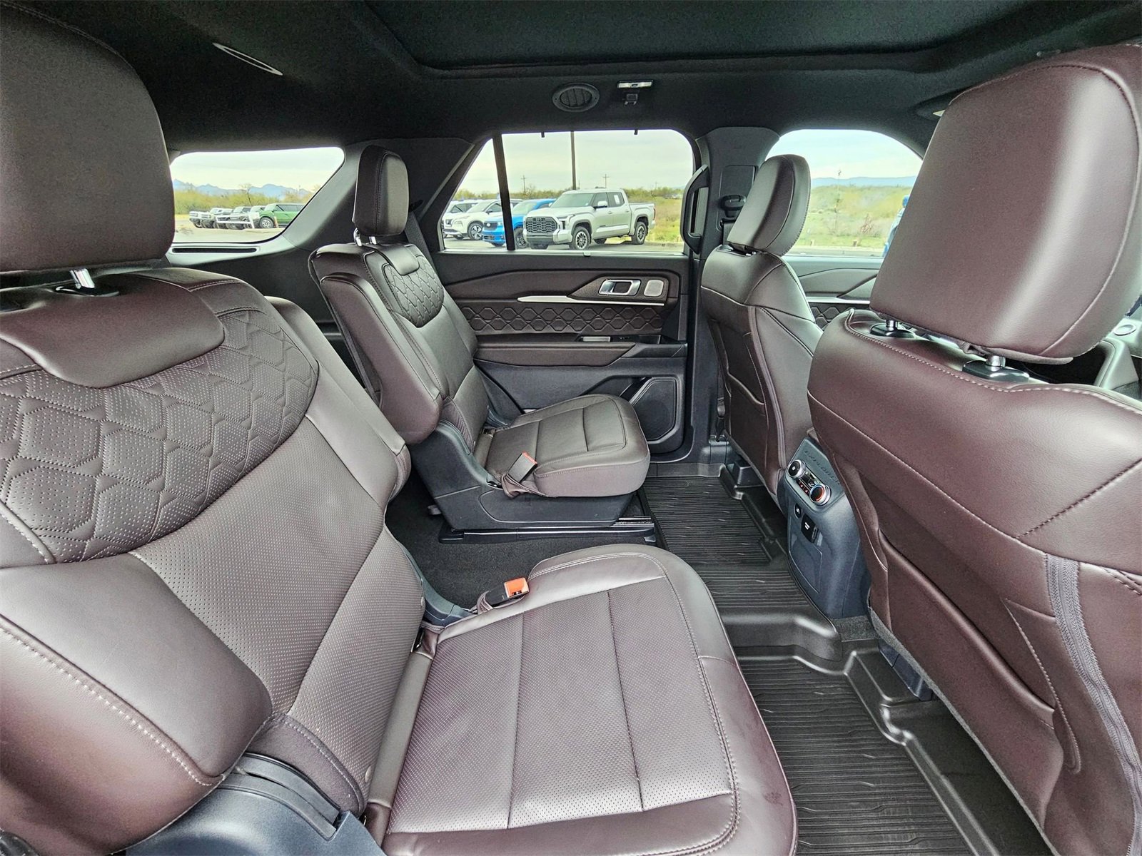 Used 2025 Ford Explorer Platinum w/ Ultimate Package image 27