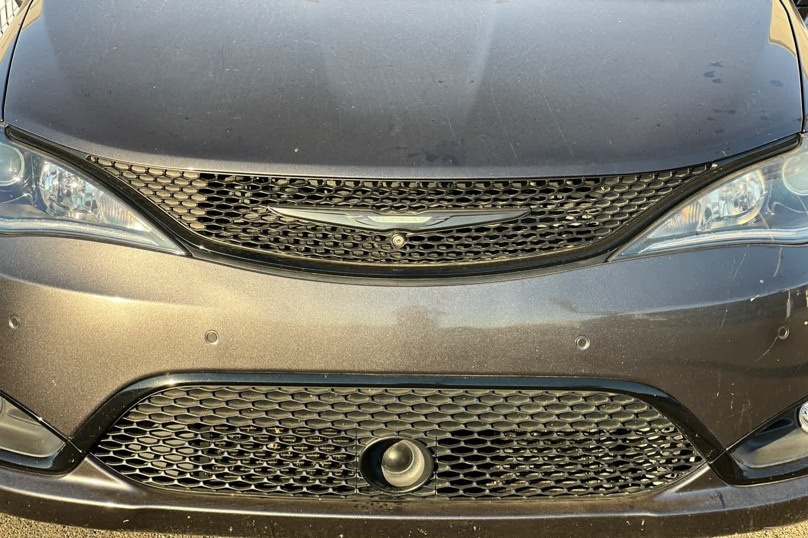 Used 2018 Chrysler Pacifica Limited w/ Advanced Safetytec Group FWD image 15