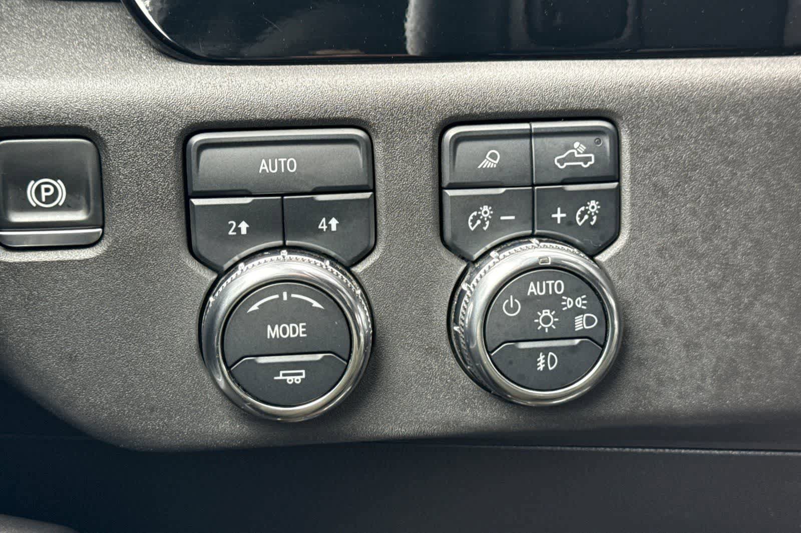 Used 2025 GMC Sierra 1500 SLT AWD/4WD image 33