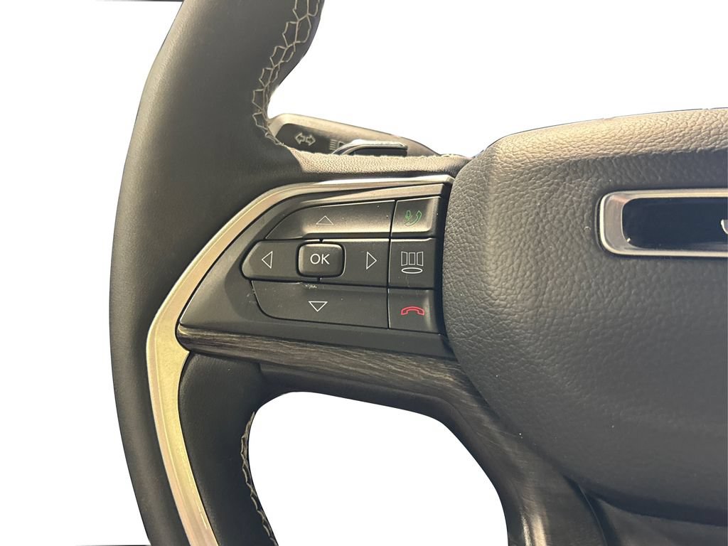 Used 2025 Jeep Grand Cherokee Limited w/ Luxury Tech Group II AWD/4WD image 37