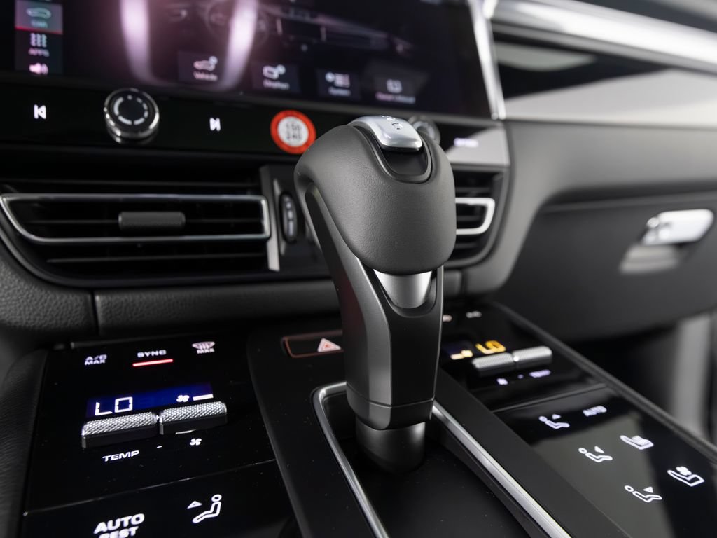 New 2026 Porsche Macan AWD/4WD image 31