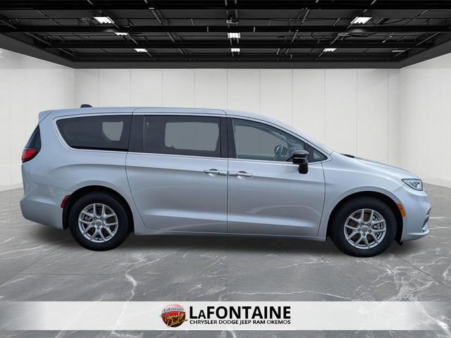 Used 2024 Chrysler Pacifica Touring-L FWD image 6