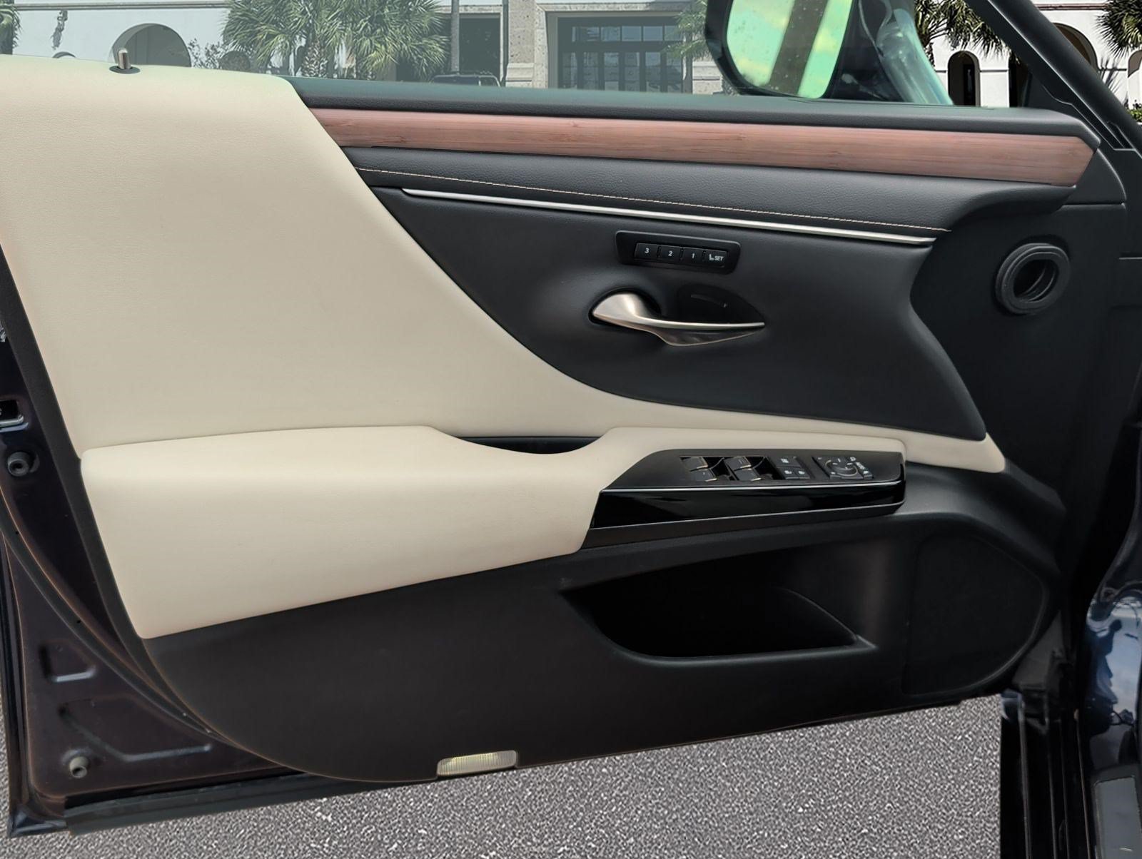 Used 2025 Lexus ES 350 w/ Premium Package FWD image 8