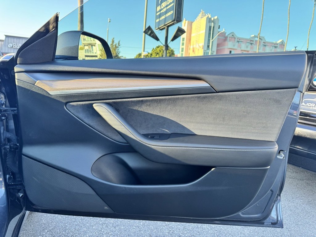 Used 2023 Tesla Model 3 Standard Range image 24