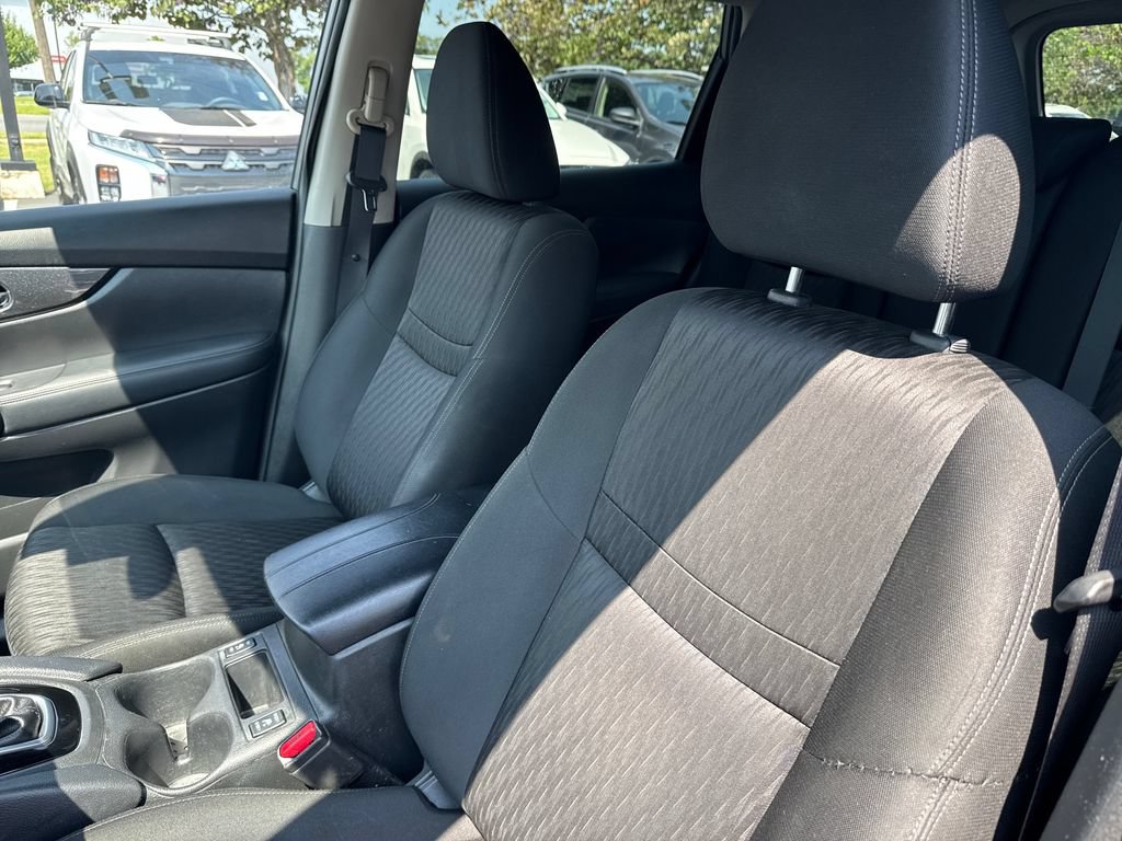 Used 2019 Nissan Rogue SV AWD/4WD image 9