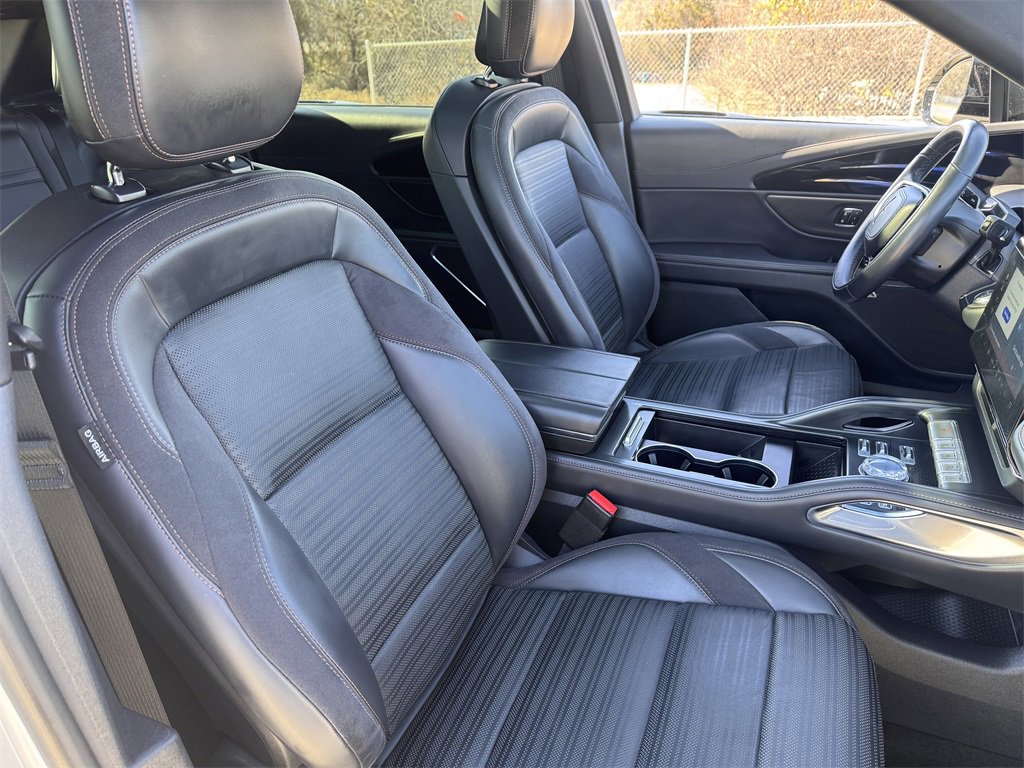 Used 2024 Lincoln Nautilus Reserve w/ Equipment Group 202A image 25