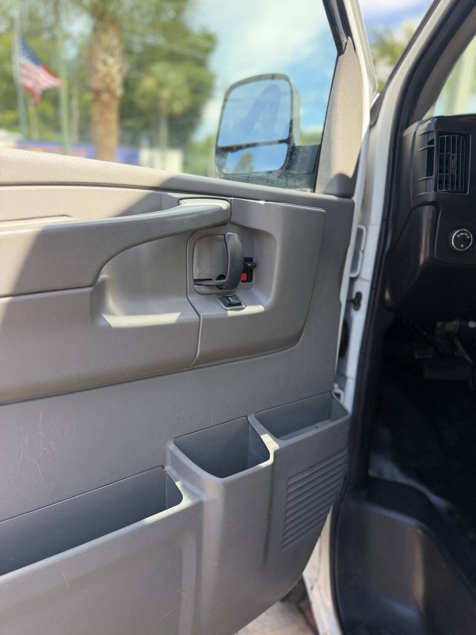 Used 2012 Chevrolet Express 3500 RWD image 21