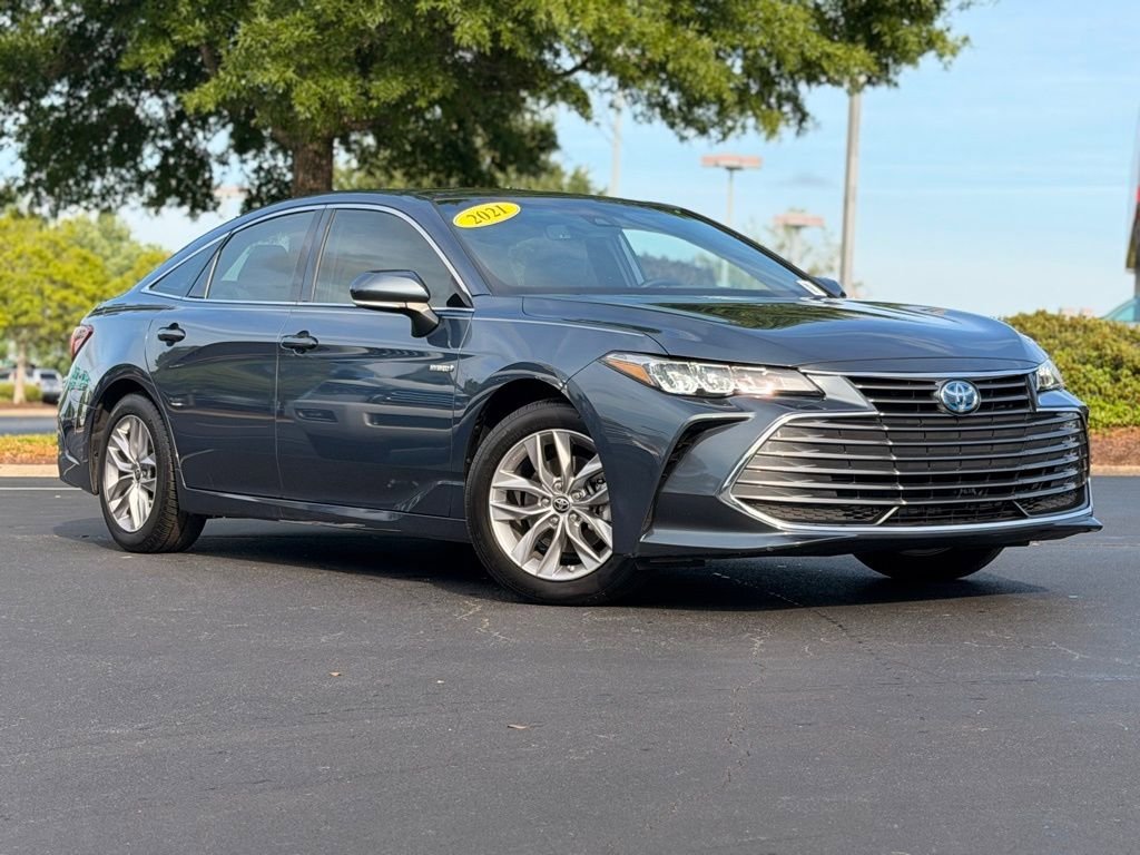 Used 2021 Toyota Avalon XLE w/ Moonroof Package FWD image 2