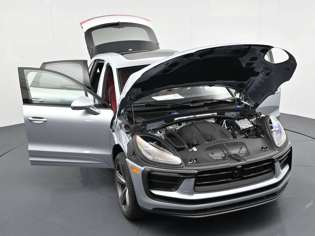 New 2026 Porsche Macan AWD/4WD image 18