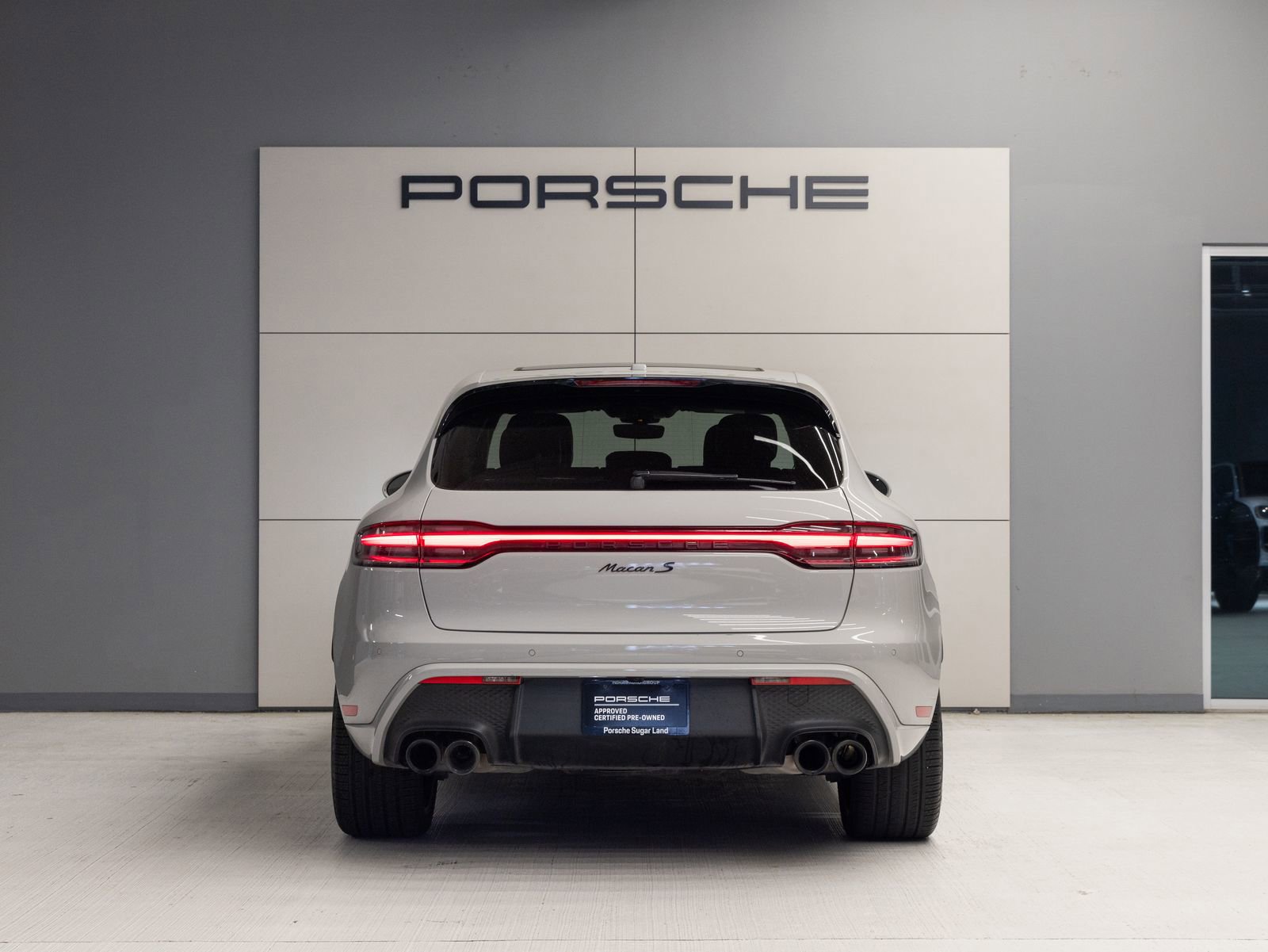 Certified 2023 Porsche Macan S AWD/4WD image 6