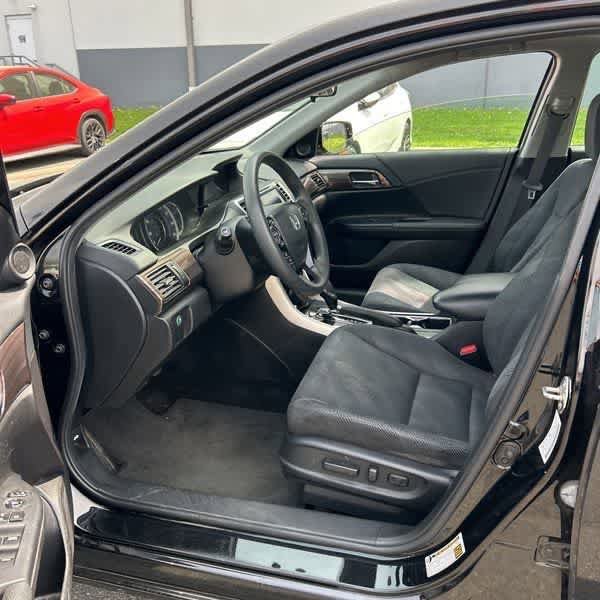 Used 2017 Honda Accord EX image 11