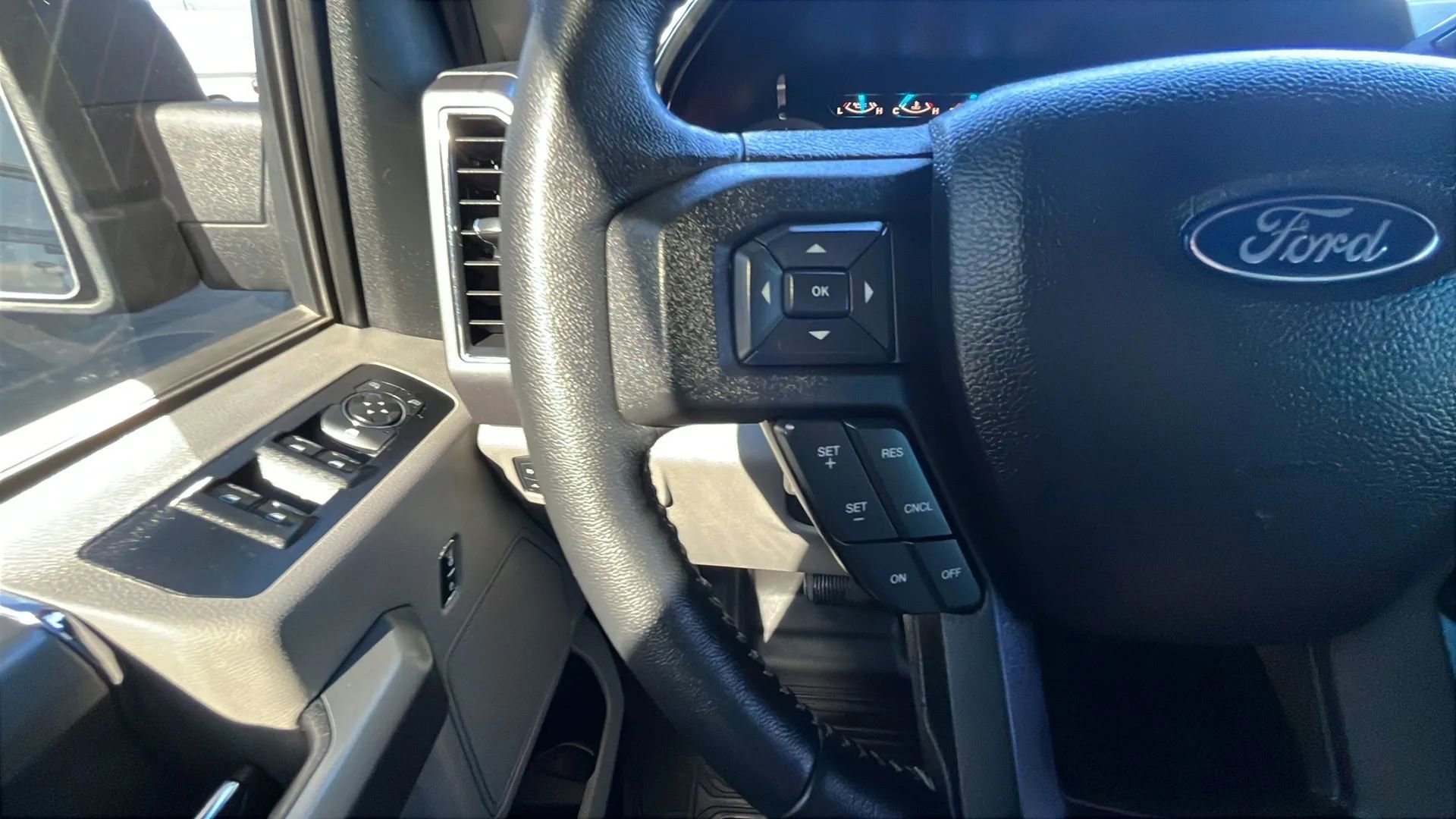 Used 2017 Ford F150 XLT w/ Equipment Group 302A Luxury image 16