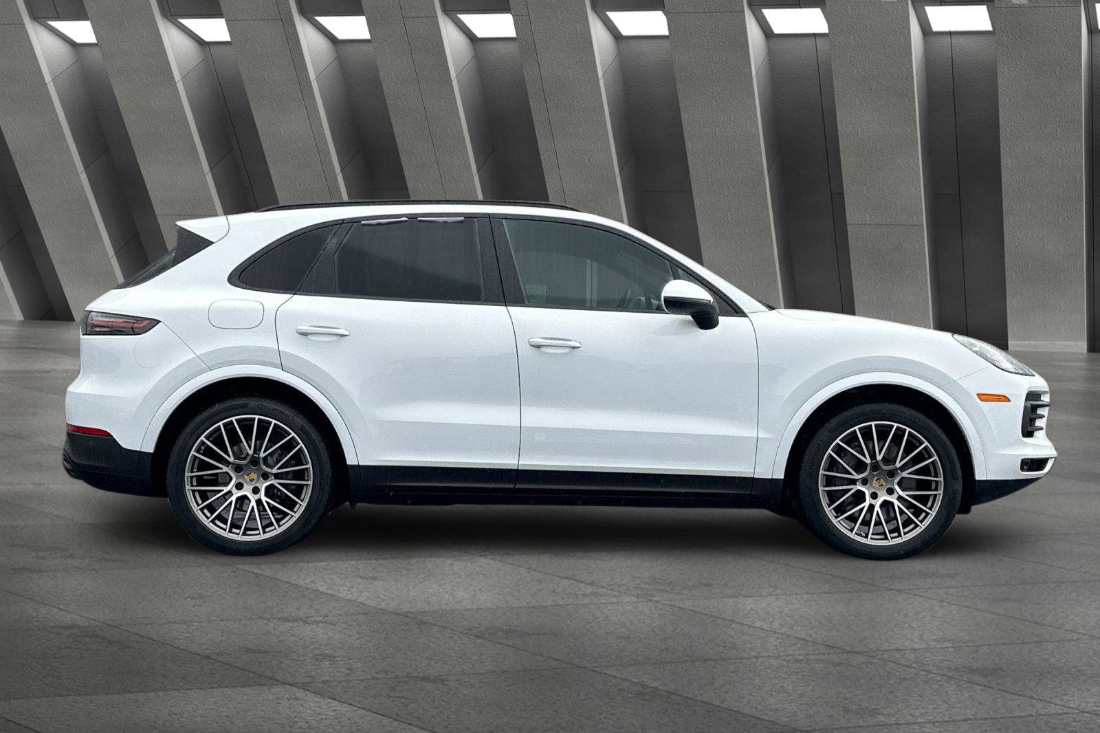 Used 2022 Porsche Cayenne S image 3