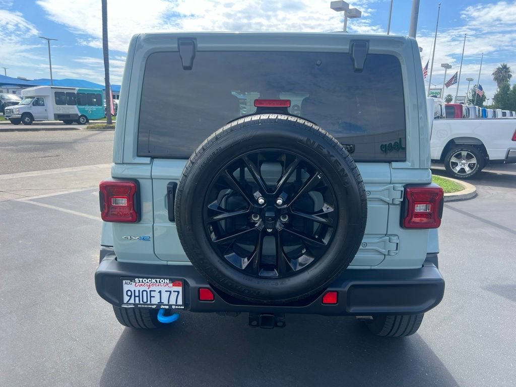 Used 2024 Jeep Wrangler Unlimited Sahara w/ Technology Group AWD/4WD image 18
