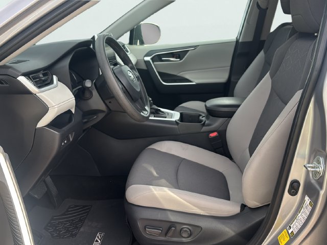 Used 2024 Toyota RAV4 XLE FWD image 21