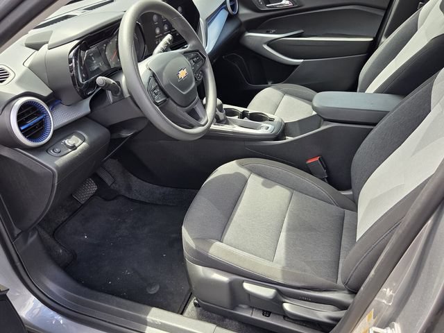 Used 2025 Chevrolet Trax LS w/ LS Convenience Package FWD image 9