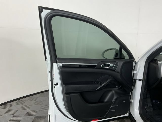 Used 2017 Porsche Cayenne AWD/4WD image 12