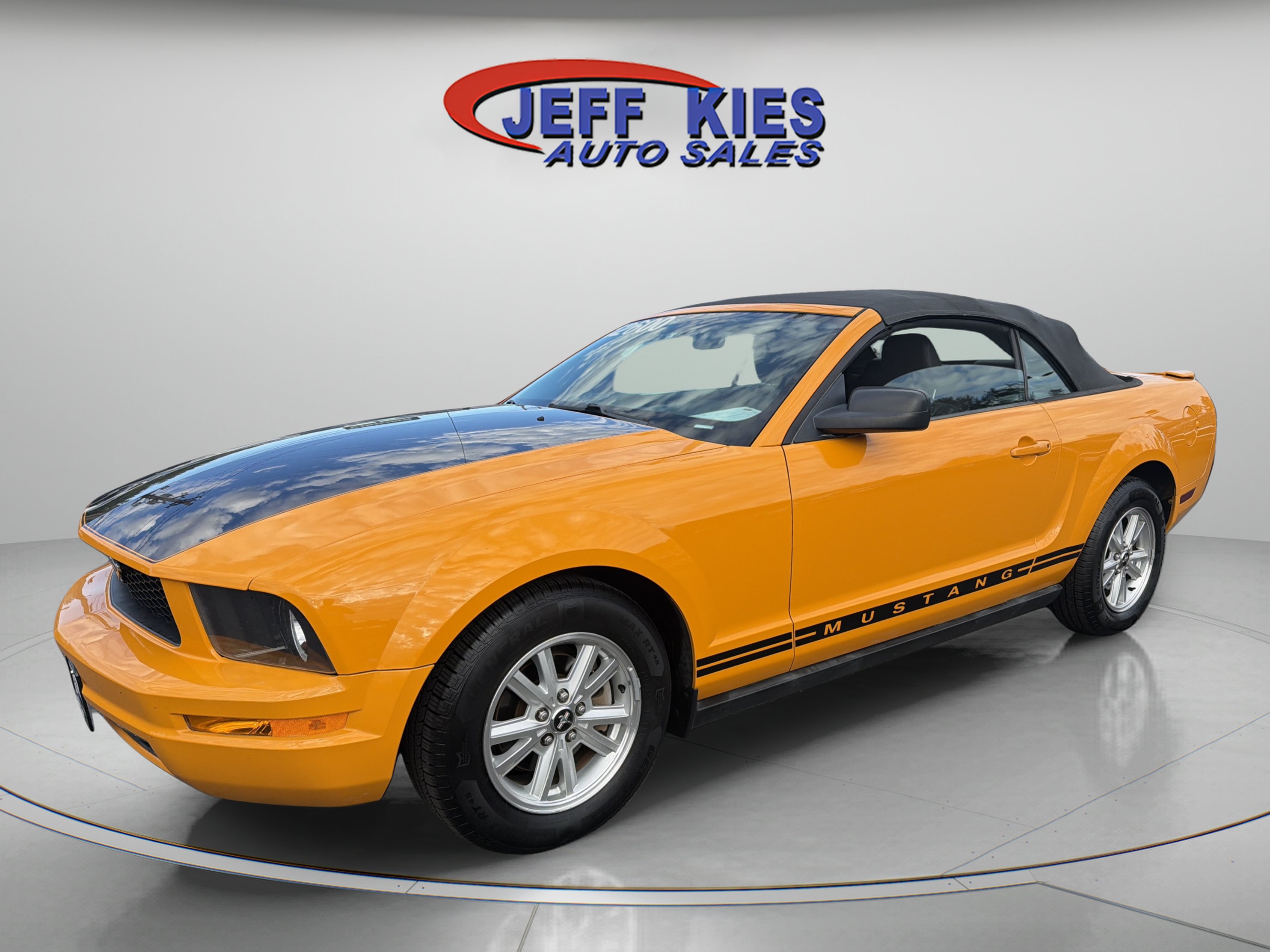 Used 2008 Ford Mustang Convertible RWD image 15
