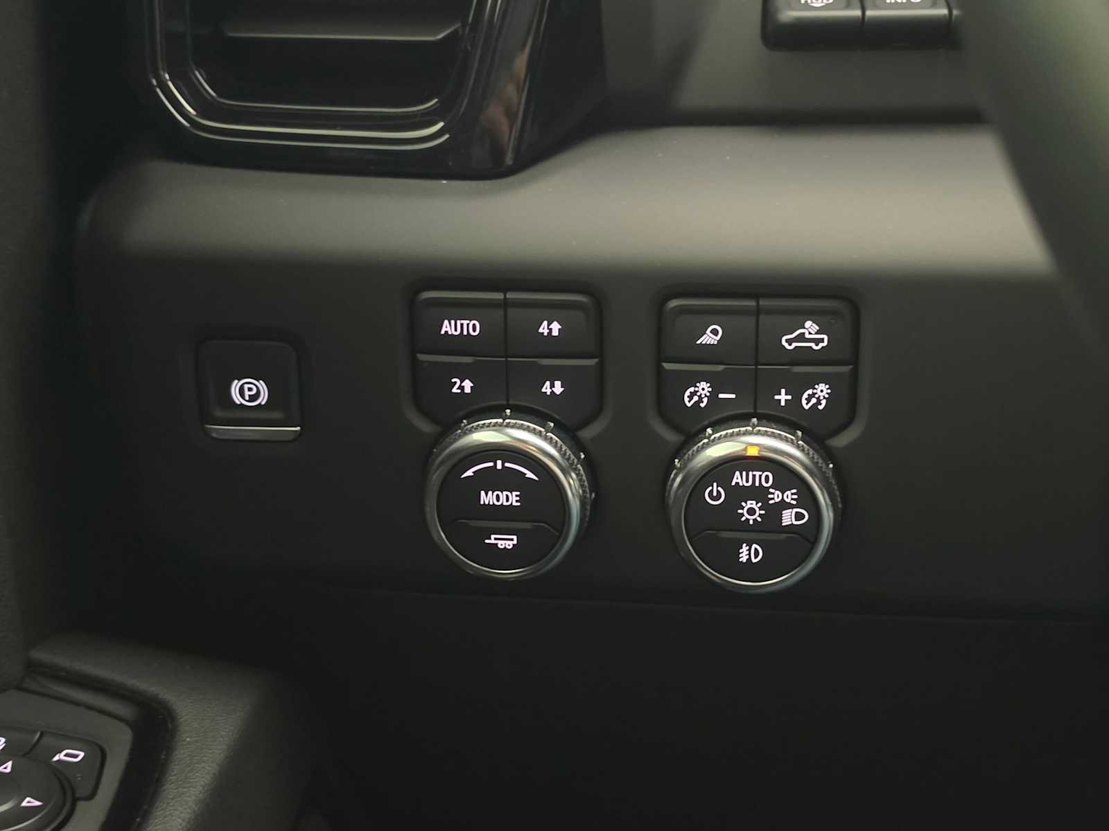Used 2024 GMC Sierra 1500 AT4 w/ Technology Package AWD/4WD image 31