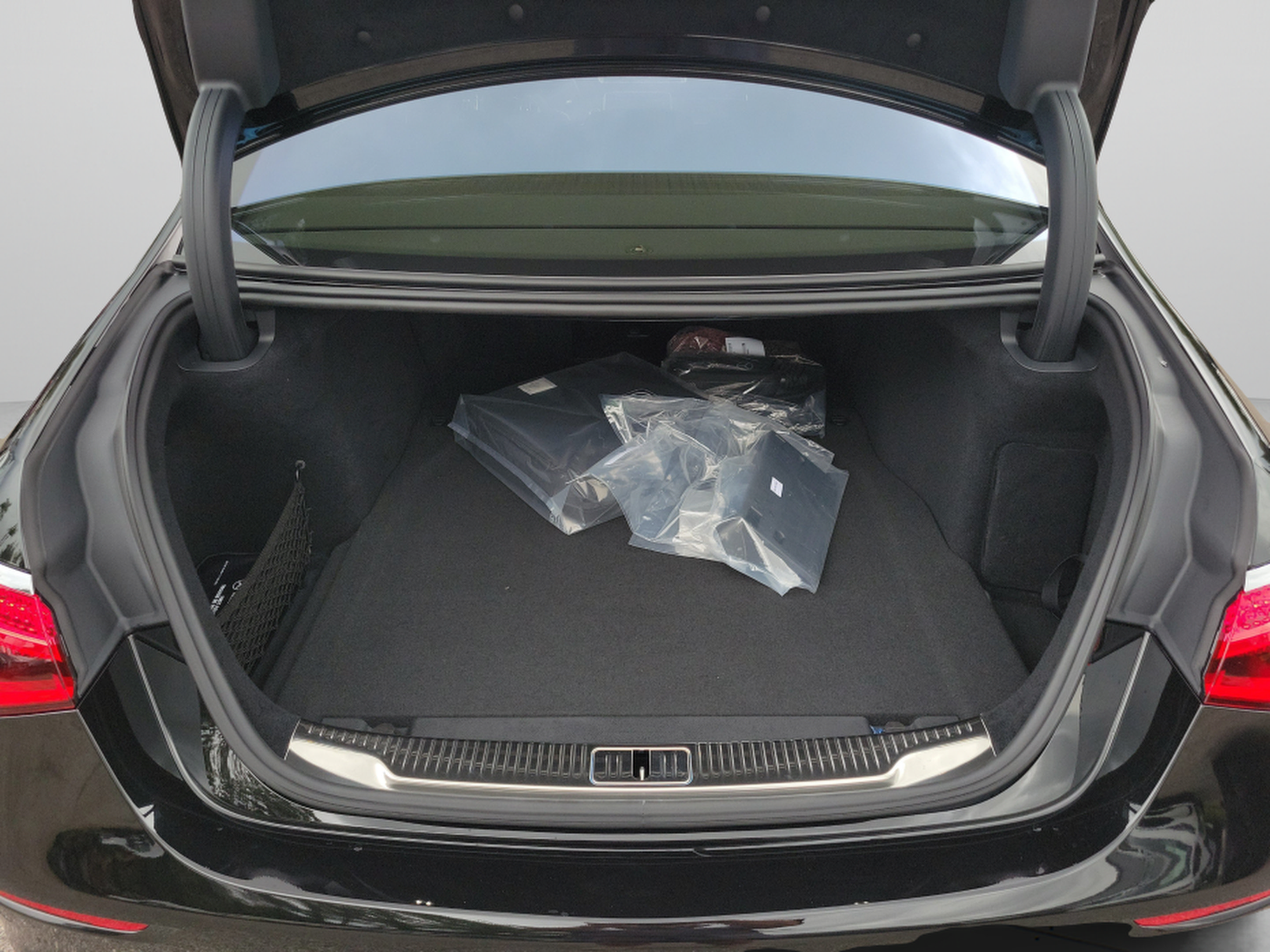 New 2026 Mercedes-Benz S 580e 4MATIC Sedan image 5