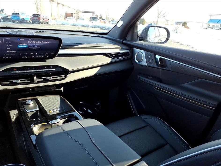 Used 2025 Buick Enclave Avenir w/ Super Cruise Package image 28