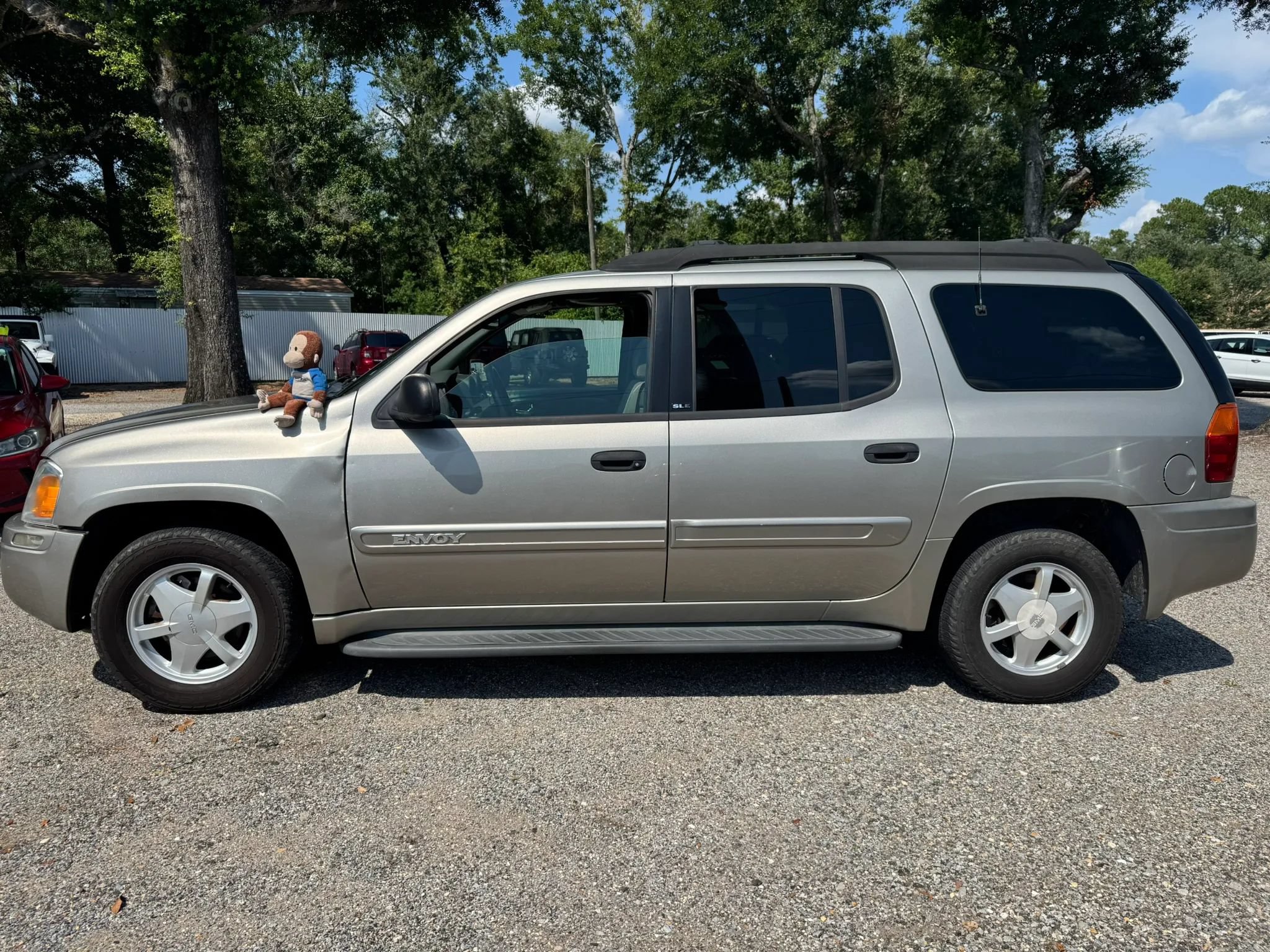 Used 2003 GMC Envoy XL SLE w/ 1SB Preferred Equipment Group AWD/4WD image 2