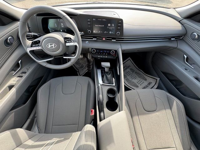 Used 2025 Hyundai Elantra Sport image 11
