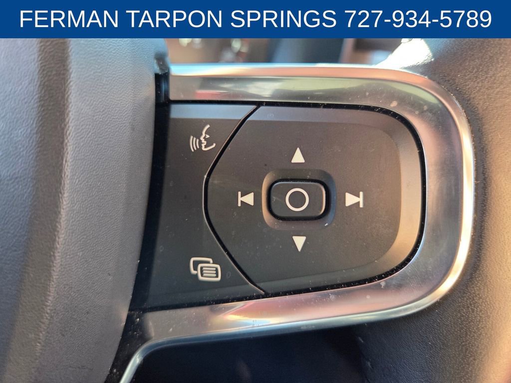 Used 2020 Volvo XC40 T5 Momentum w/ Premium Package image 28