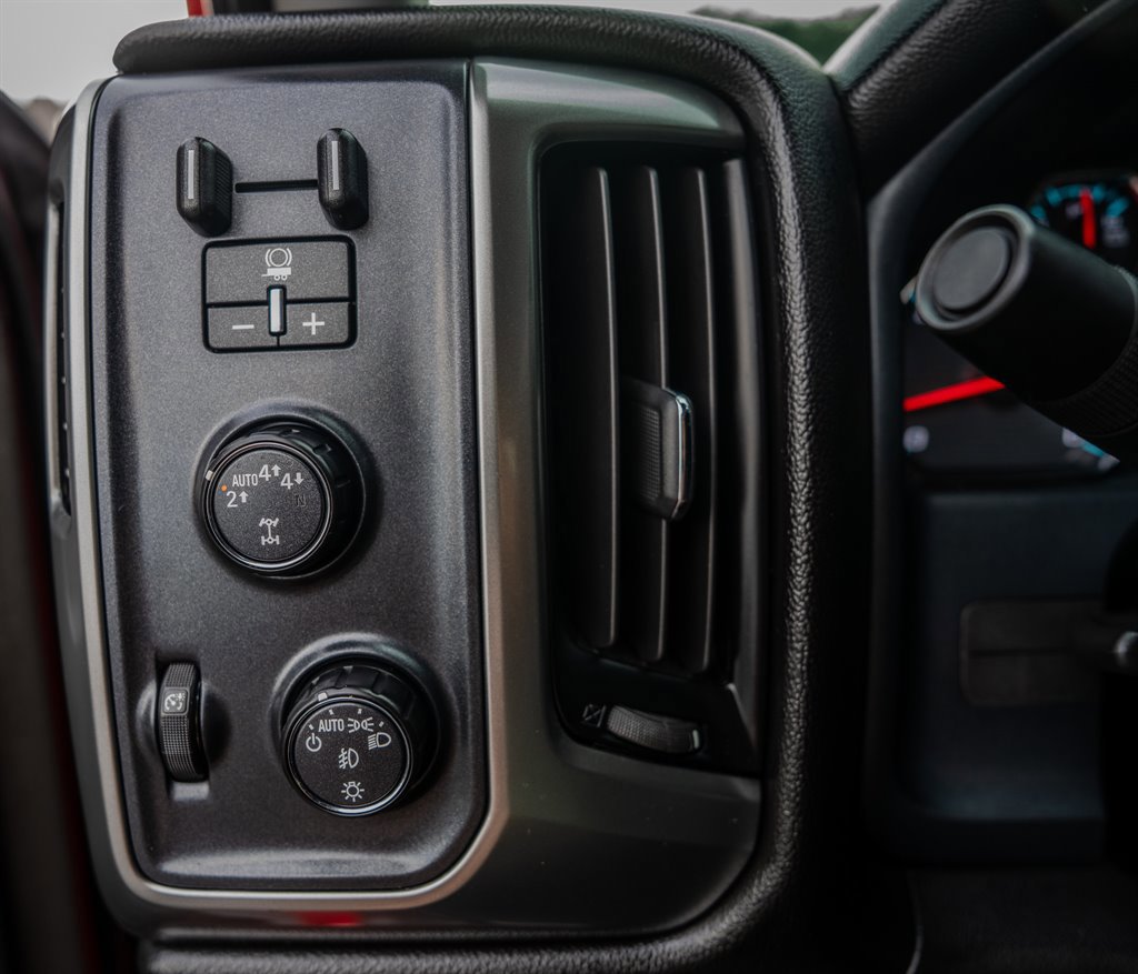 Used 2018 Chevrolet Silverado 1500 LT w/ All Star Edition AWD/4WD image 18