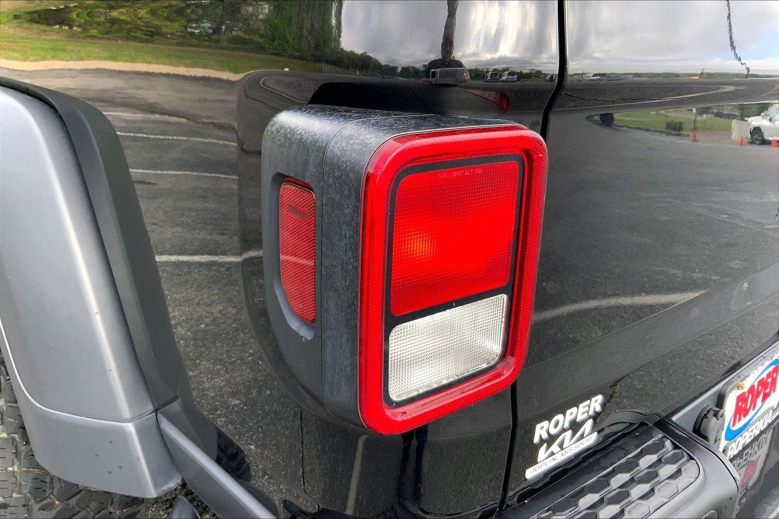 Used 2022 Jeep Gladiator Rubicon w/ Trailer Tow Package AWD/4WD image 28