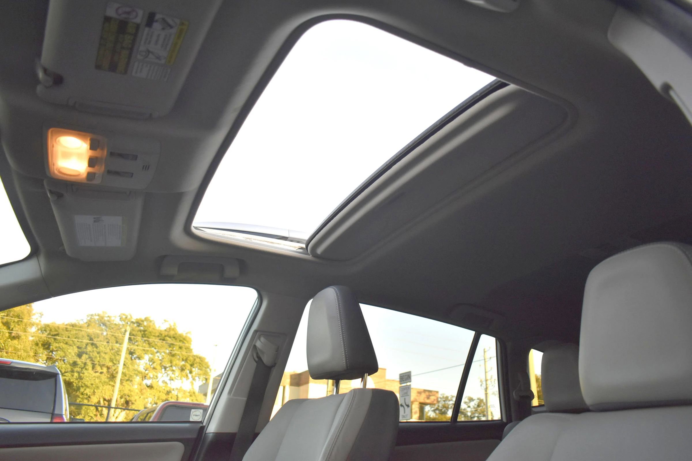 Used 2015 Toyota RAV4 Limited w/ Technology Package image 27