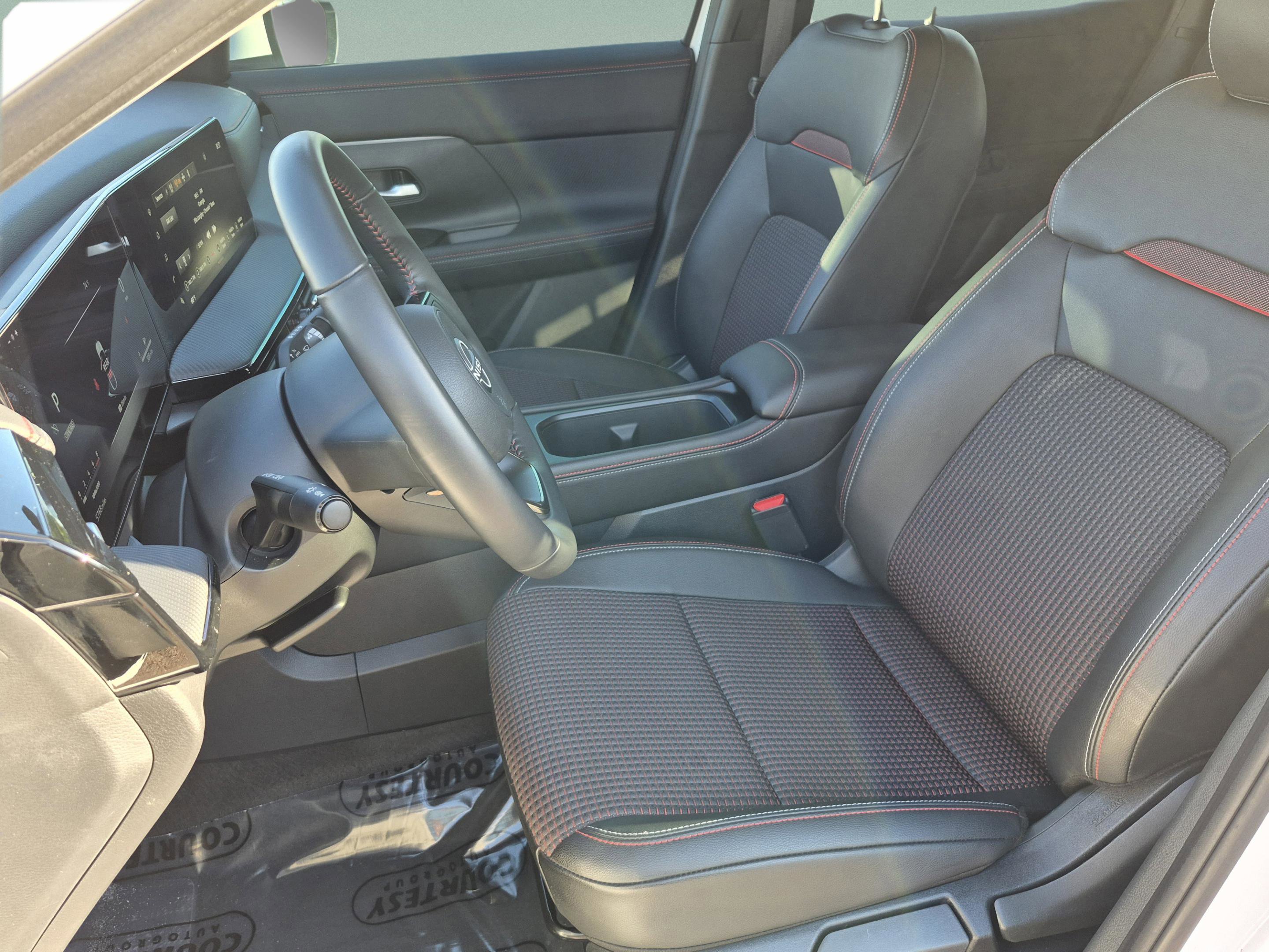 Certified 2025 Nissan Kicks SR FWD image 20