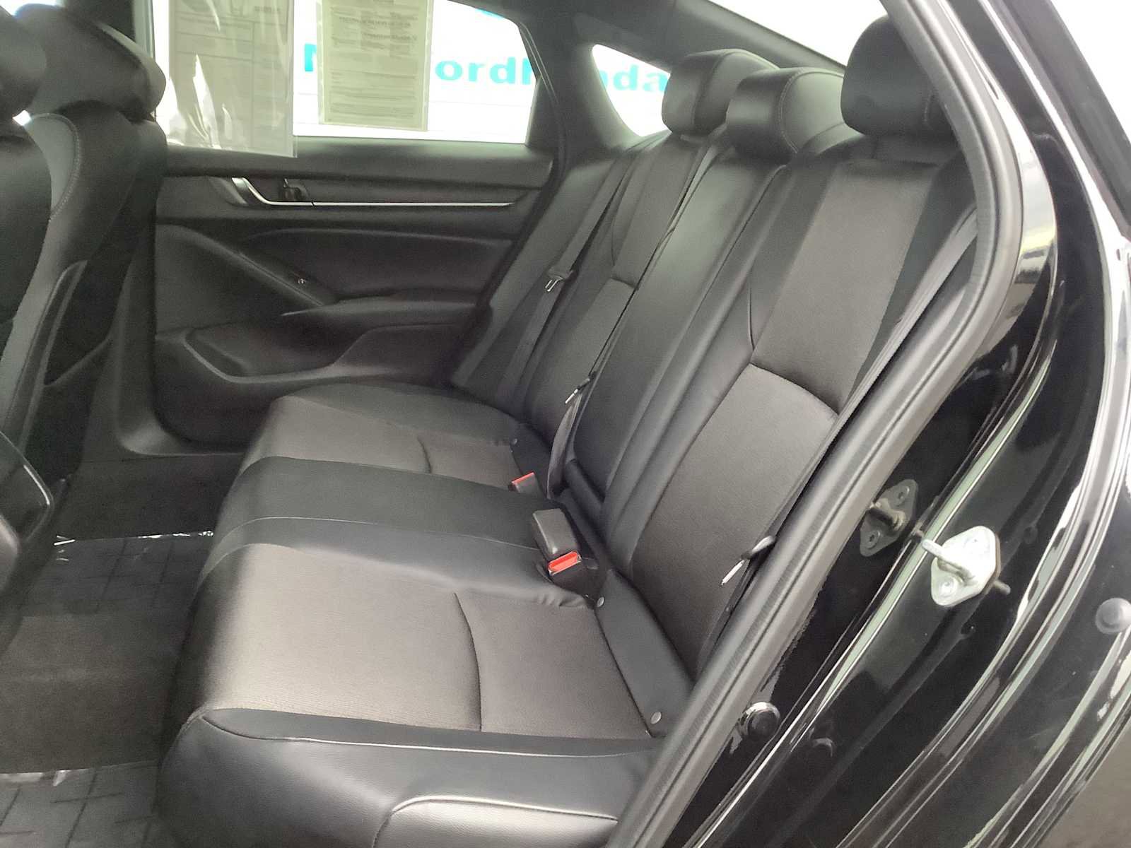 Used 2018 Honda Accord Sport image 13