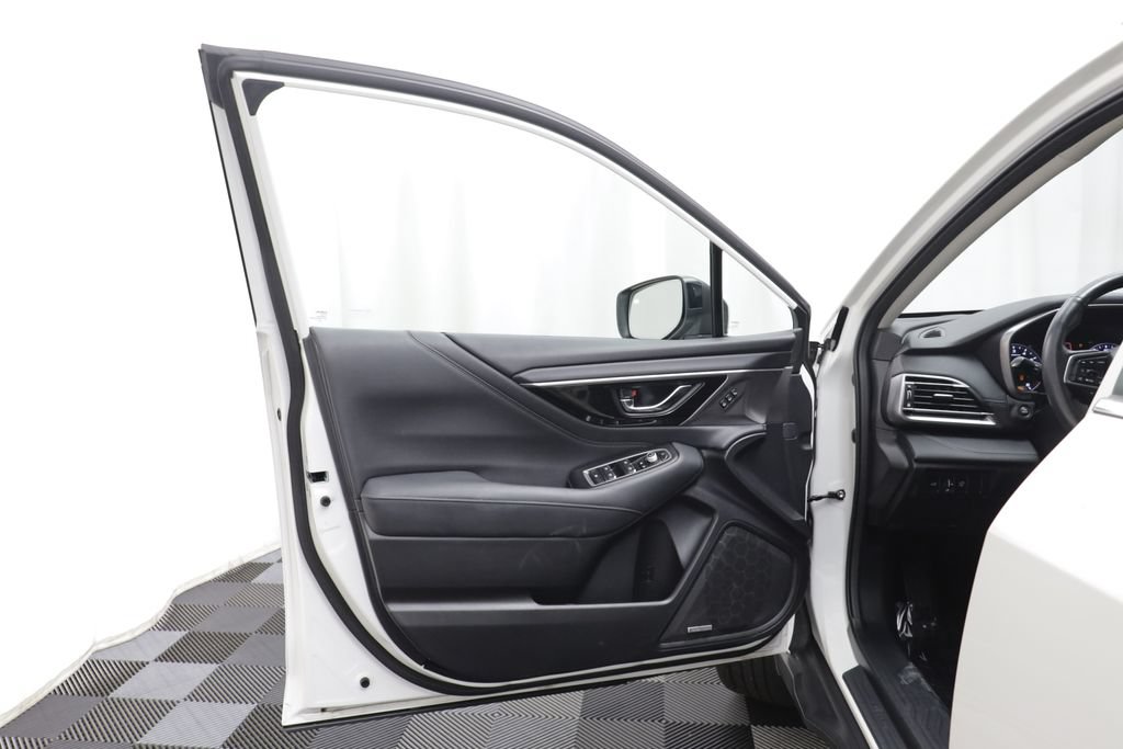 Used 2023 Subaru Outback Touring XT AWD/4WD image 4