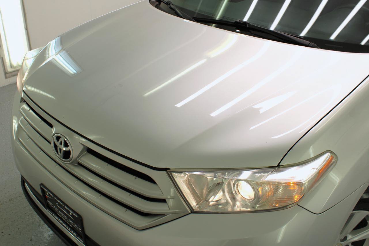 Used 2011 Toyota Highlander SE w/ Tow Pkg FWD image 17