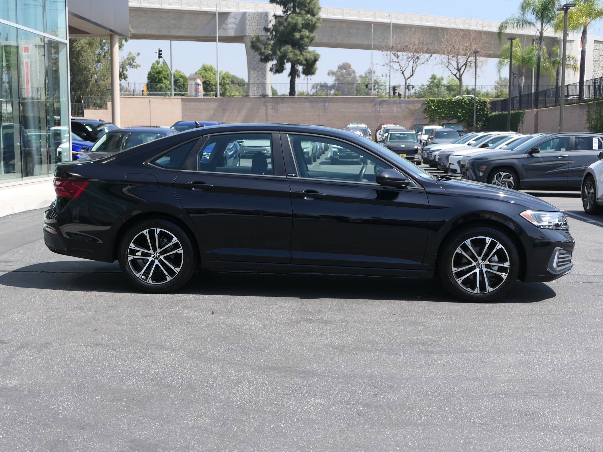 Used 2023 Volkswagen Jetta Sport FWD image 2