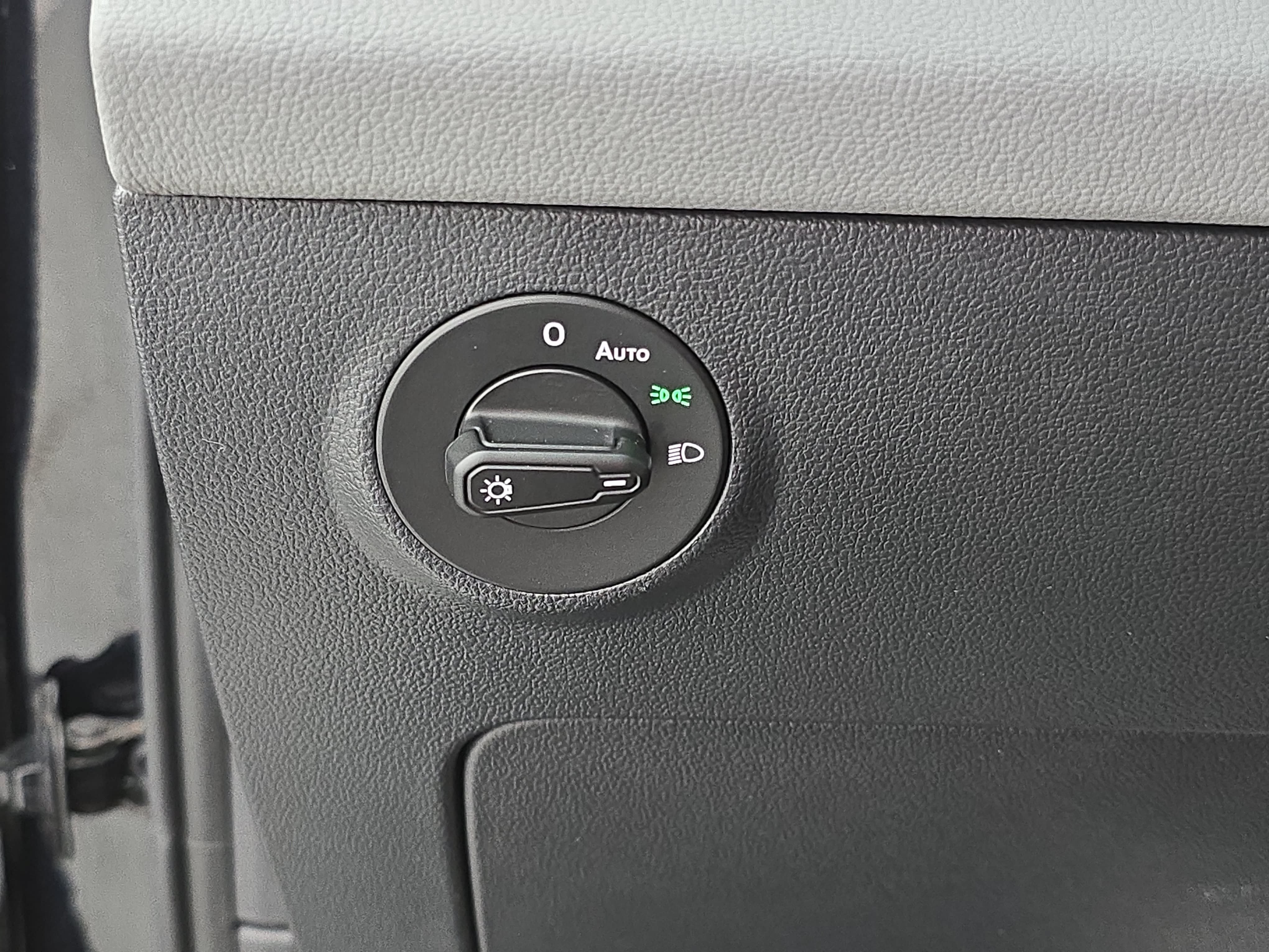 Certified 2023 Volkswagen Taos SE FWD image 25