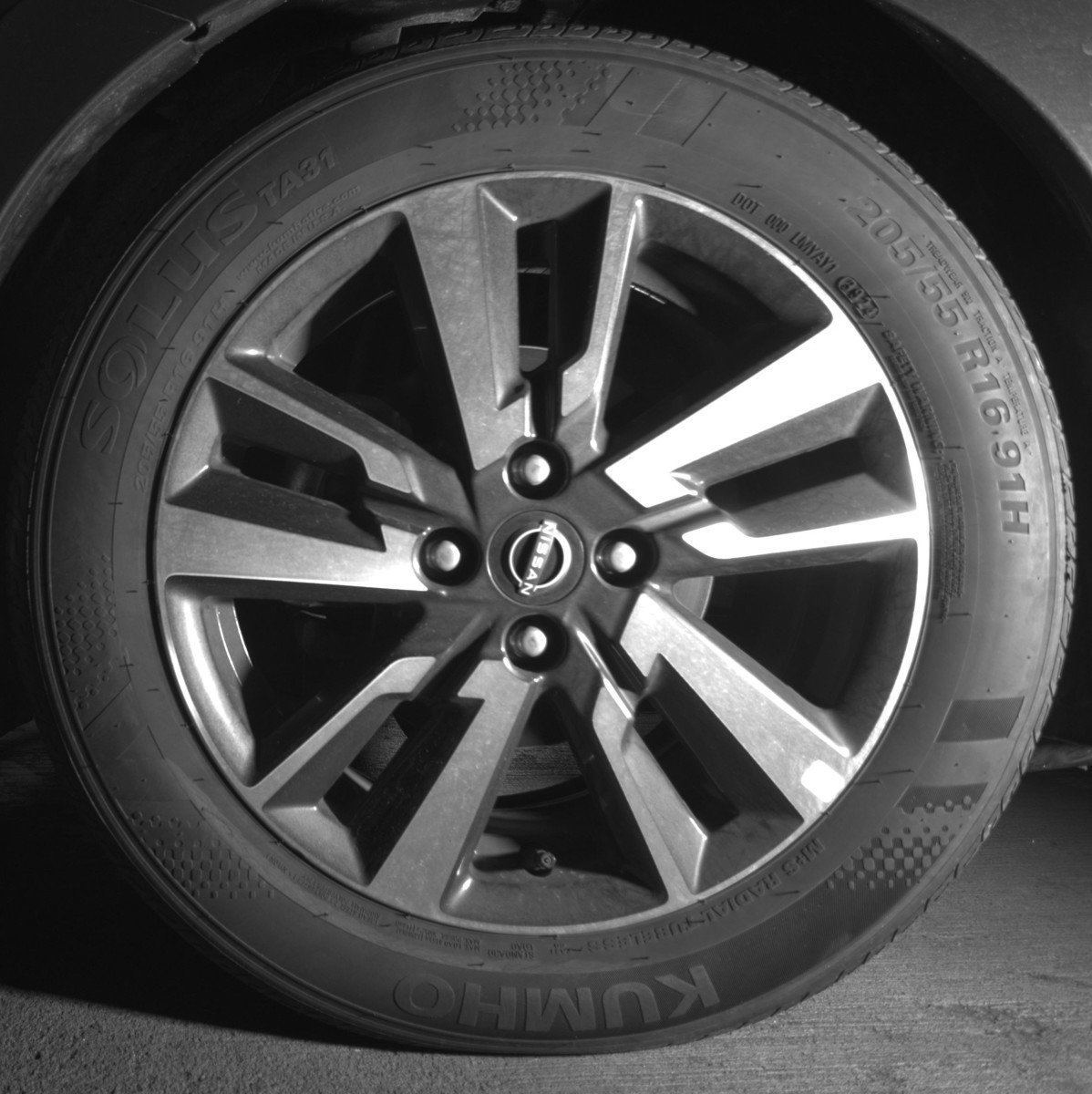 Used 2025 Nissan Versa SV image 12