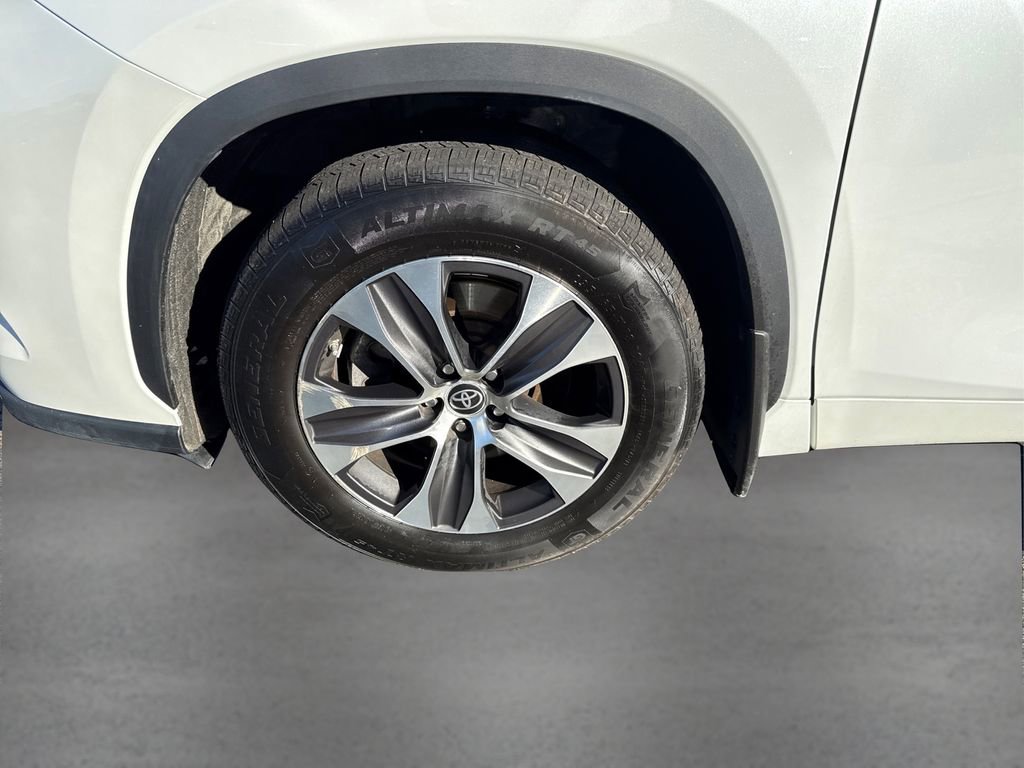 Used 2022 Toyota Highlander XLE image 12