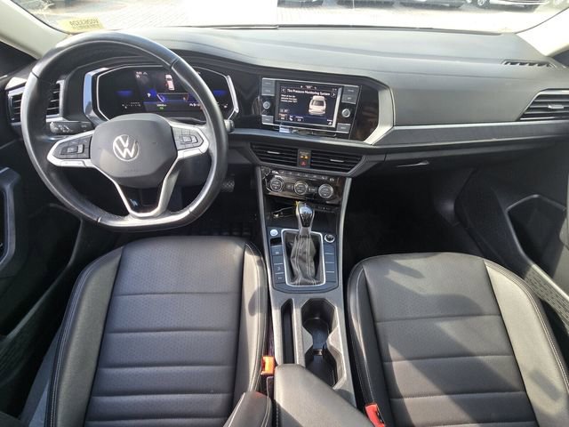 Certified 2023 Volkswagen Jetta SE w/ Panoramic Sunroof Package image 18
