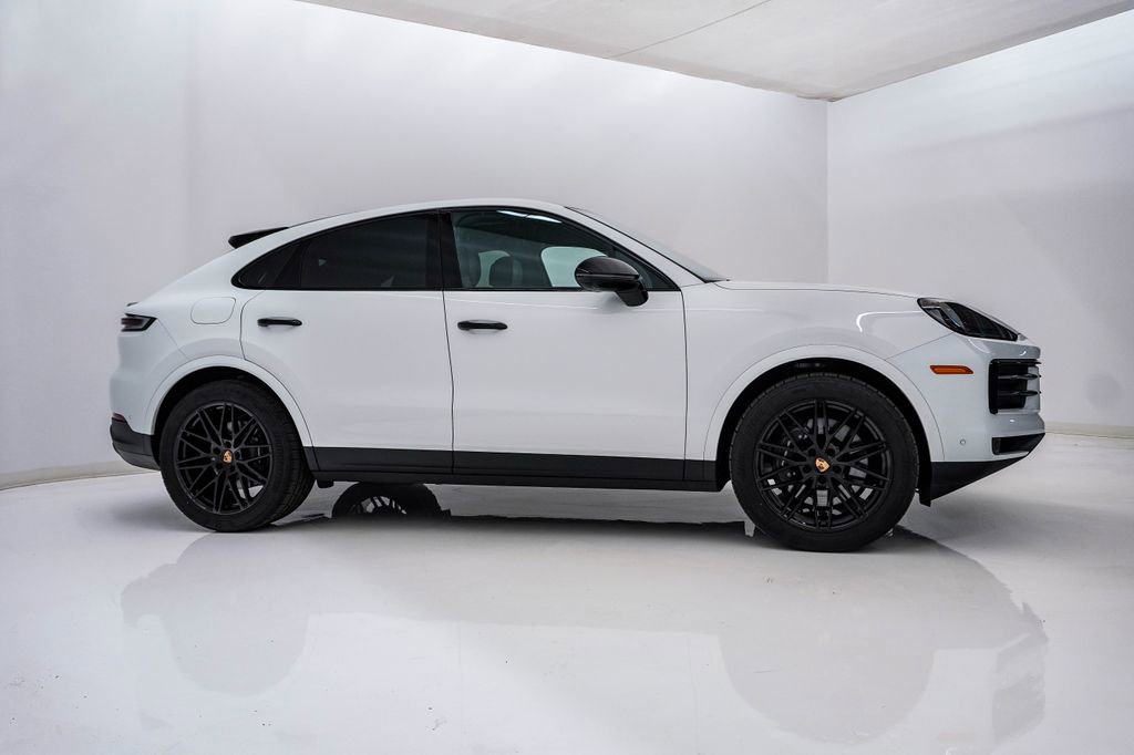 Certified 2025 Porsche Cayenne Coupe AWD/4WD image 9