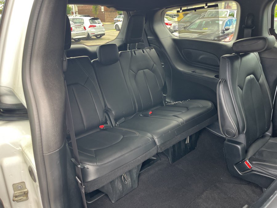 Used 2018 Chrysler Pacifica Touring-L Plus w/ Advanced Safetytec Group FWD image 14