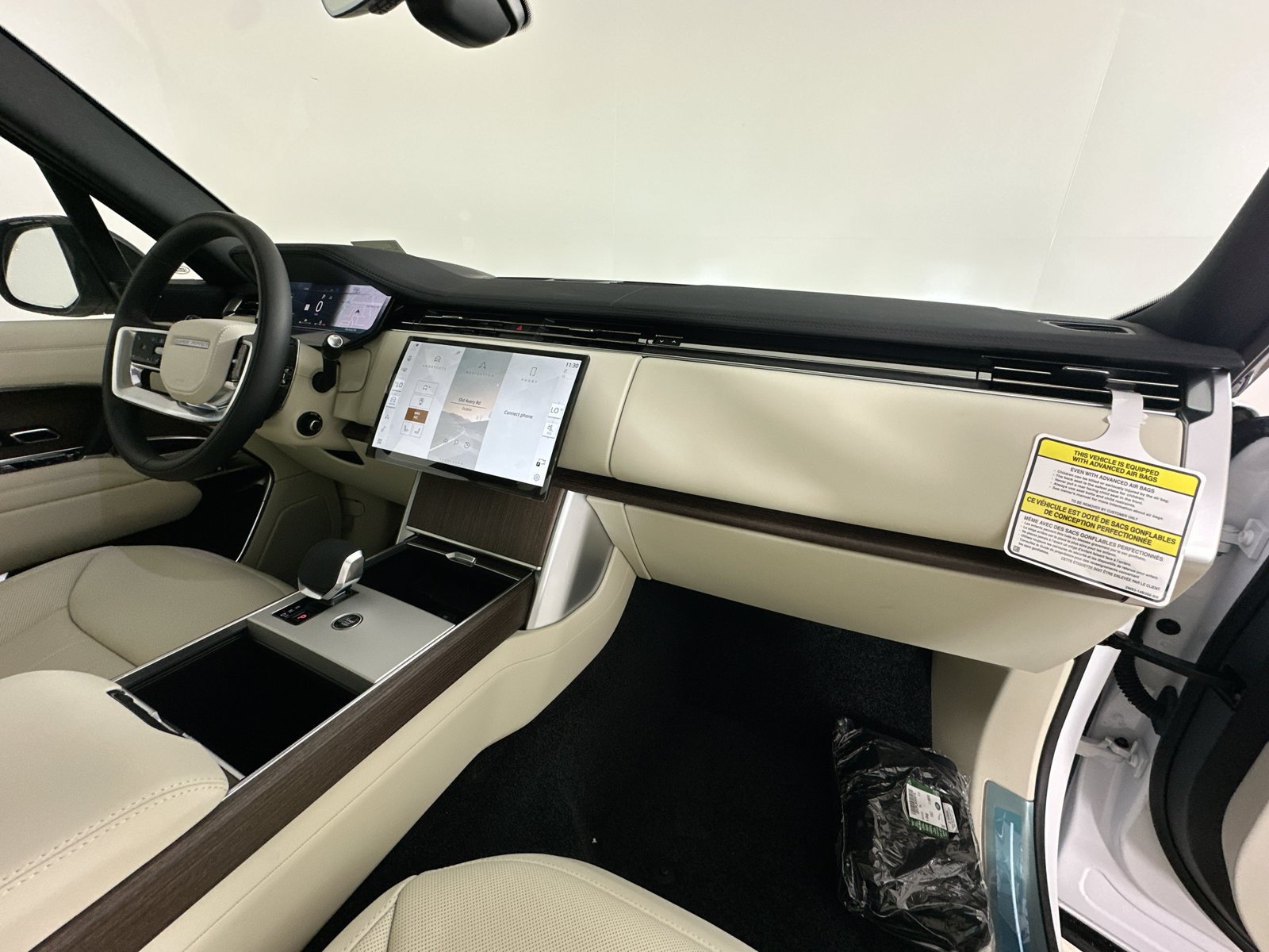 New 2026 Land Rover Range Rover Long Wheelbase SE AWD/4WD image 45