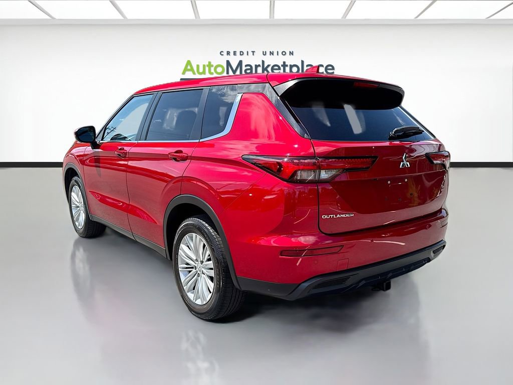 Used 2024 Mitsubishi Outlander ES FWD image 4