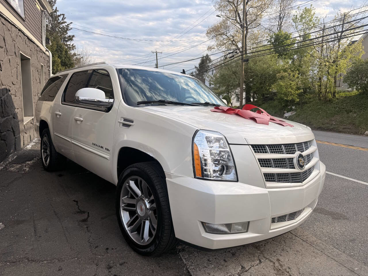Used 2012 Cadillac Escalade ESV Premium AWD/4WD image 4
