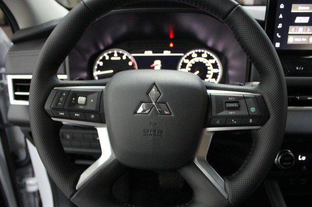 New 2026 Mitsubishi Outlander Trail Edition image 8