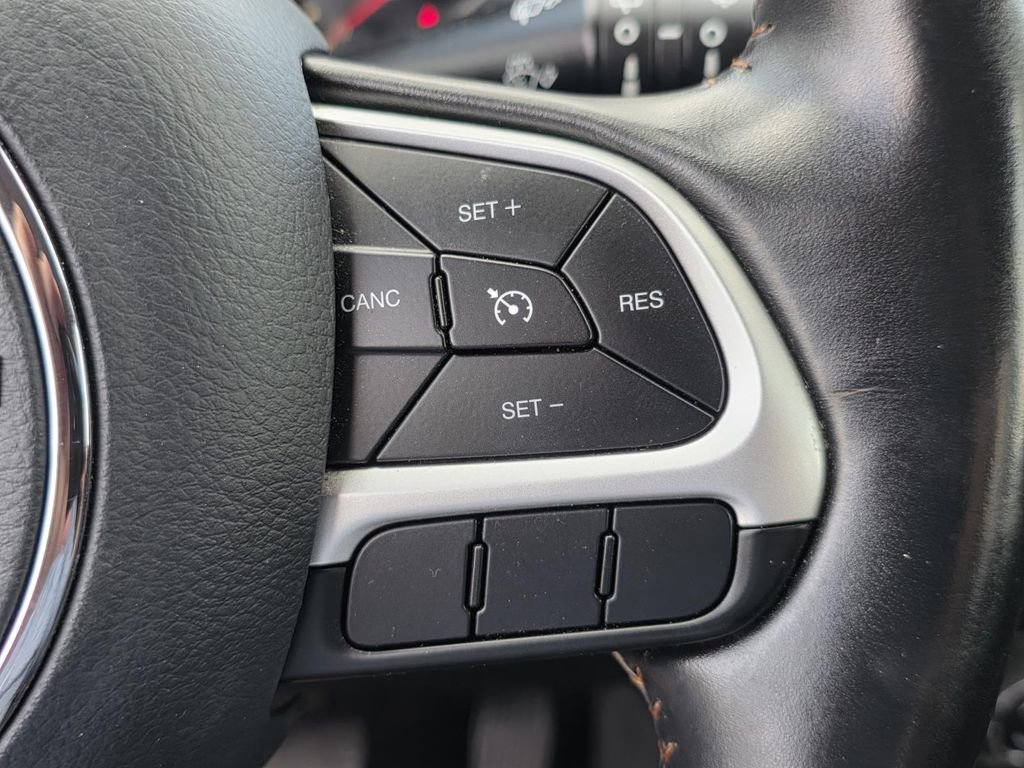 Used 2019 Jeep Compass Latitude FWD image 24
