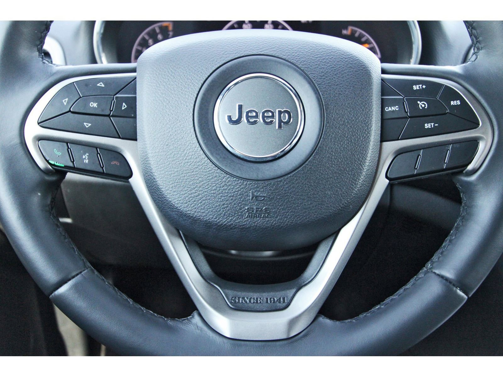 Used 2019 Jeep Grand Cherokee Laredo RWD image 17