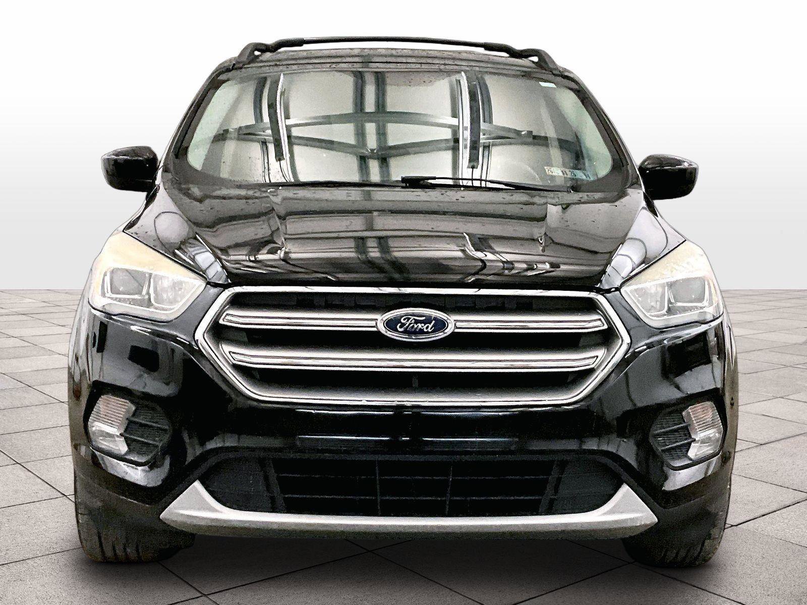 Used 2017 Ford Escape SE w/ Equipment Group 201A image 4
